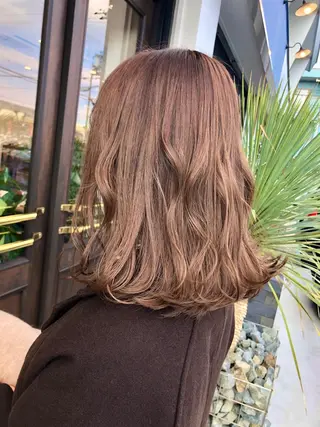 カラー ヘアーサロングラッド所属・三村 桜生のヘアスタイル