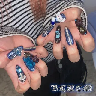 ネイル BLUEM なな🐶のネイルデザイン
