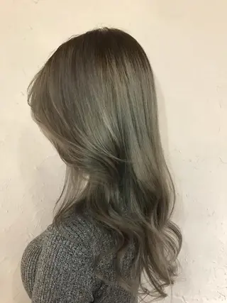 ロング カラー 伊藤 優希のヘアスタイル