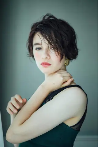 ショート 岡本 真実のヘアスタイル