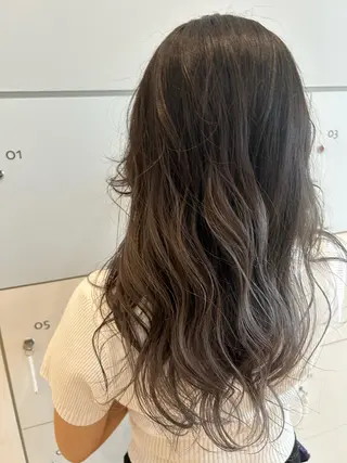 ロング カラー 西澤 咲輝のヘアスタイル