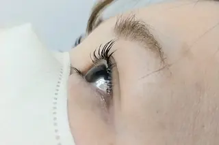 マツエク・マツパ メリー所属・磯崎 美幸のヘアスタイル