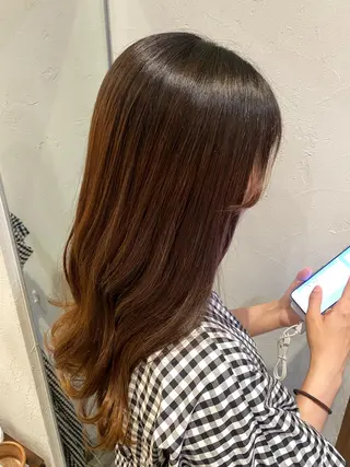 ロング Aura所属・丸山 心 / 艶カラーのヘアスタイル