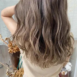 ロング 髪質改善カラー× 美髪ストレート前出のヘアスタイル