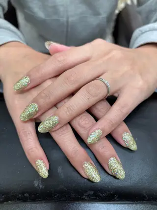 ネイル ネイルサロンエーナイン福住店所属・吉田 采未のネイルデザイン