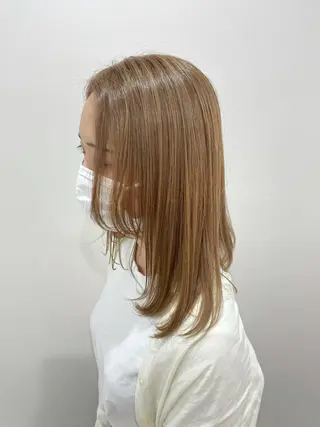 ミディアム カラー akane .のヘアスタイル