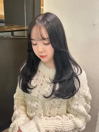 ロング エミリ / オリーブカラーのヘアスタイル