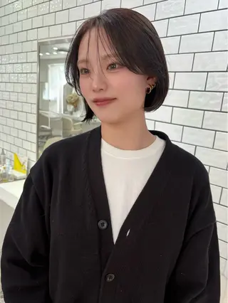 ミディアム カラー LOMARLIE JURIAのヘアスタイル