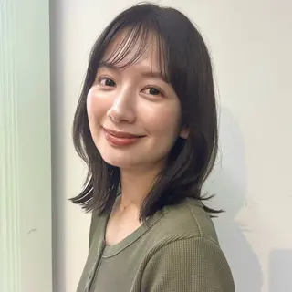 ミディアム カラー あやめ【顔まわり/レ イヤー/柔らかカラ】のヘアスタイル