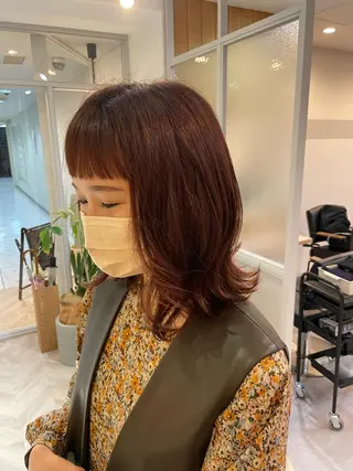 ミディアム カラー akane .のヘアスタイル