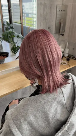 ミディアム モニカ本店所属・矢吹 ケビン 栄ハイトーンのヘアスタイル