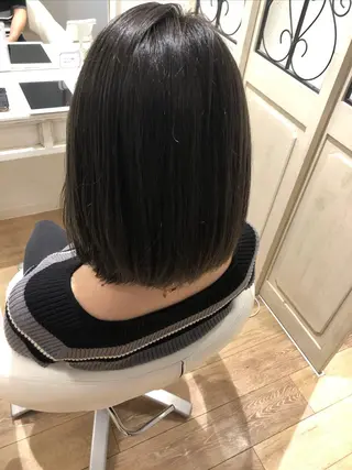 ショート ブリーチ無し白髪ぼか し/艶髪/津嘉山のヘアスタイル