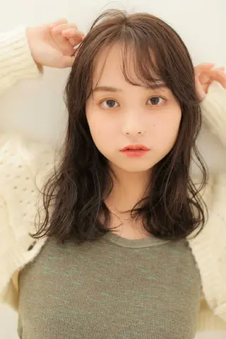 セミロング しもかわ かほのヘアスタイル