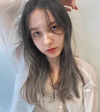 セミロング カラー レイヤー　べージュ 白石研太のヘアスタイル