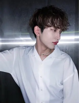 ミディアム カラー メンズ メンズパーマ特化 🔥韓国ヘア職人🔥のヘアスタイル