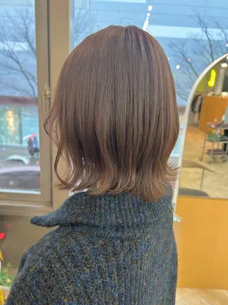 ミディアム カラー ベージュ/ダブルカラ ー/新潟駅/青柳萌果のヘアスタイル