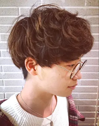 メンズ パーマ ブリーチ/ヘアケア/ 艶髪/イギチハルのヘアスタイル