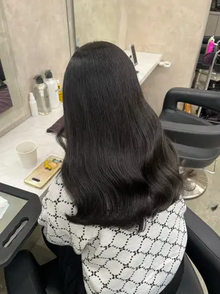 セミロング 寒色＆ブリーチ特化 寒色MiOのヘアスタイル