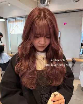 ロング カラー ミルクティー× グレージュMOMOのヘアスタイル