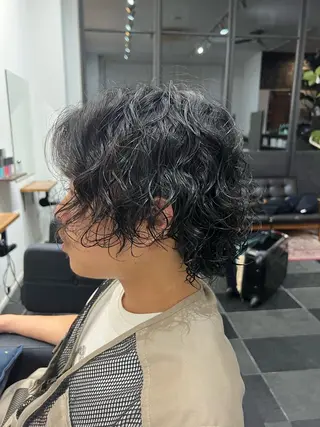 ミディアム メンズパーマ 岩成健志郎のヘアスタイル
