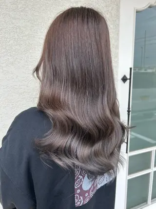 カラー YoLo.所属・村上 ななみのヘアスタイル