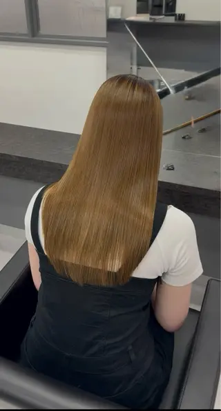 ロング レイヤー・ブリーチ kiyotoshiのヘアスタイル