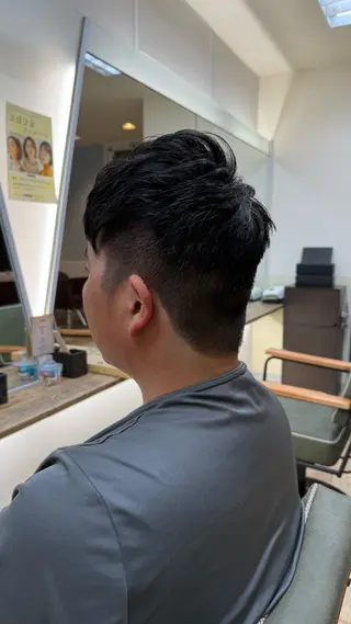 メンズ CHROM所属・ハイトーン募集中 💜✝️荒川優輝のヘアスタイル