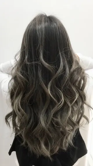 ロング カラー Hair make VERDA所属・富永 憲一郎のヘアスタイル