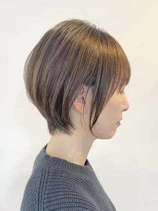 ショート カラー 艶カラー/レイヤー/ ハイトーン/まなみのヘアスタイル