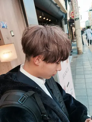 ショート 【ブロンド】【ベージ ュ系】TAKUMAのヘアスタイル