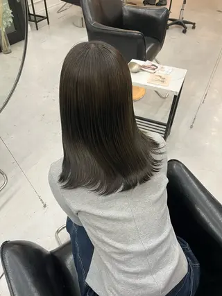 ミディアム カラー MaisonHALU 梅木琉衣のヘアスタイル