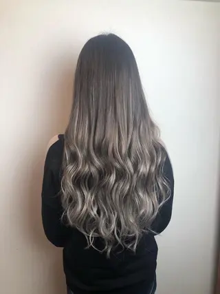 ロング カラー 是枝 さくらのヘアスタイル