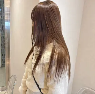 ロング 響　インナーカラー イヤリングカラーのヘアスタイル
