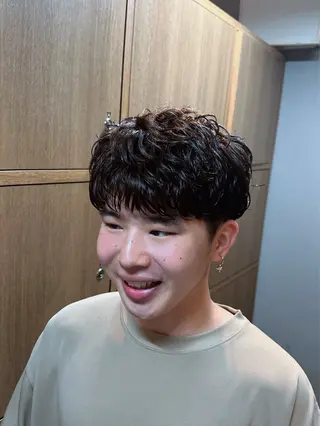 パーマ メンズ arika オケシ　リョウダイのヘアスタイル