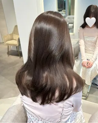 セミロング カラー SALOWIN 新宿三丁目 me＋所属・hanane🎀 /ジャニオタ美容師のヘアスタイル