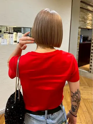 ショート カラー 池田凛/ ハイトーンカラーのヘアスタイル