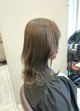 ミディアム 千葉 香奈のヘアスタイル