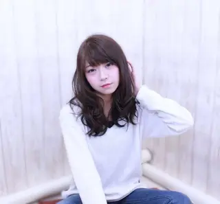 ロング 伊藤 裕貴のヘアスタイル