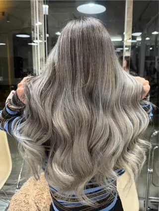 ミディアム さえ 大宮/ハイライトのヘアスタイル