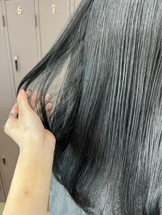 カラー 愛加パーマ・レイヤー ・ピンクカラーのヘアスタイル