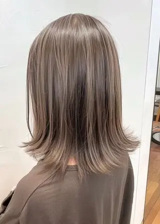 ミディアム 韓国レイヤーカット/ 美髪矯正/YUIのヘアスタイル