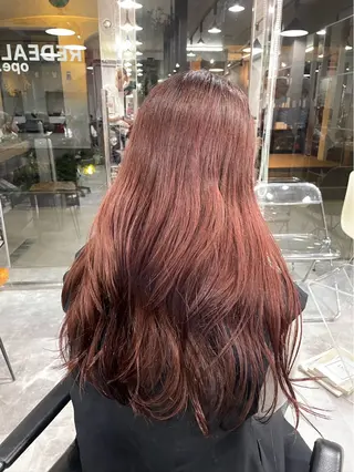 カラー がわ/レイヤー /中顔面短縮カットのヘアスタイル