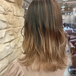 ミディアム カラー 星野 茉由のヘアスタイル