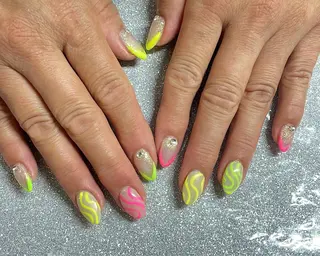 ネイル VIERU 🌈🎀💖のネイルデザイン