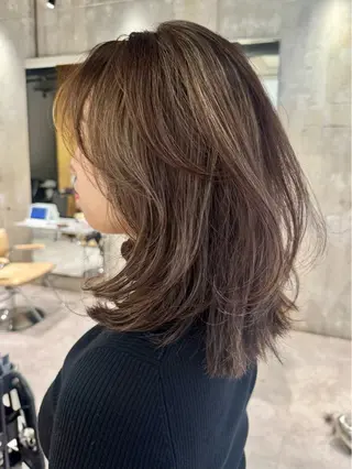 セミロング カラー 美髪矯正/ハイトーン 🪸🩰ヒナコのヘアスタイル