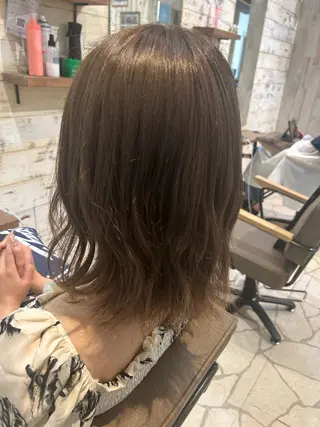 カラー 稲井 裕美のヘアスタイル