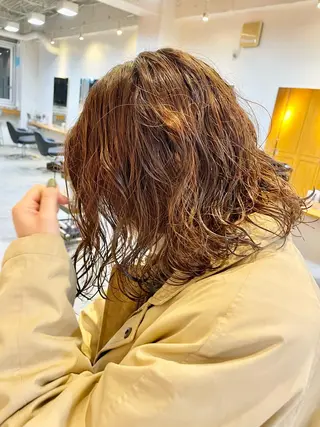 ミディアム カラー パーマ レイヤー／似合わせ TAKUYAのヘアスタイル