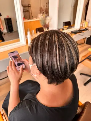 ショート カラー yasuka .のヘアスタイル