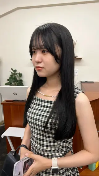 ロング カラー Garland 表参道所属・ミディアムレイヤー/ 艶カラー🎀　emiのヘアスタイル