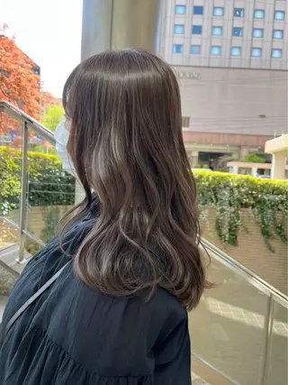 ロング アブアイ所属・🌈艶髪ハイトーン SENAのヘアスタイル